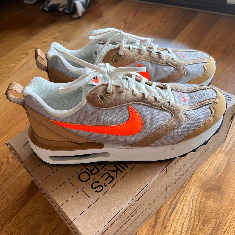 Nike Air Max Dawn Sneakers